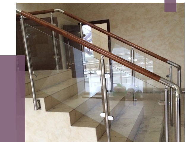 Комбинированные перила из металла и дерева в Стерлитамаке