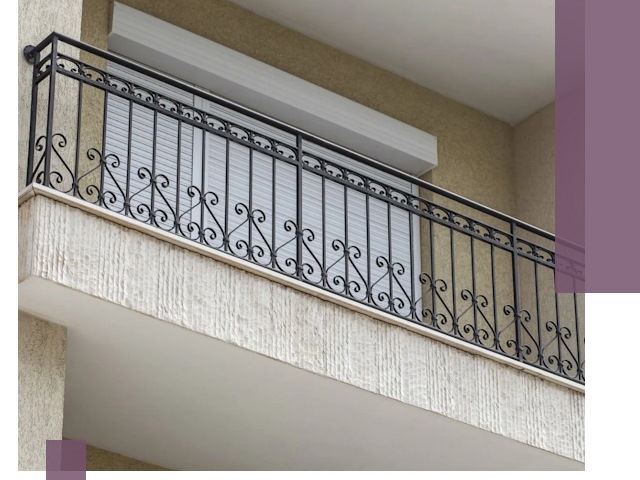 Балконные ограждения из металла и стекла в Стерлитамаке для домов